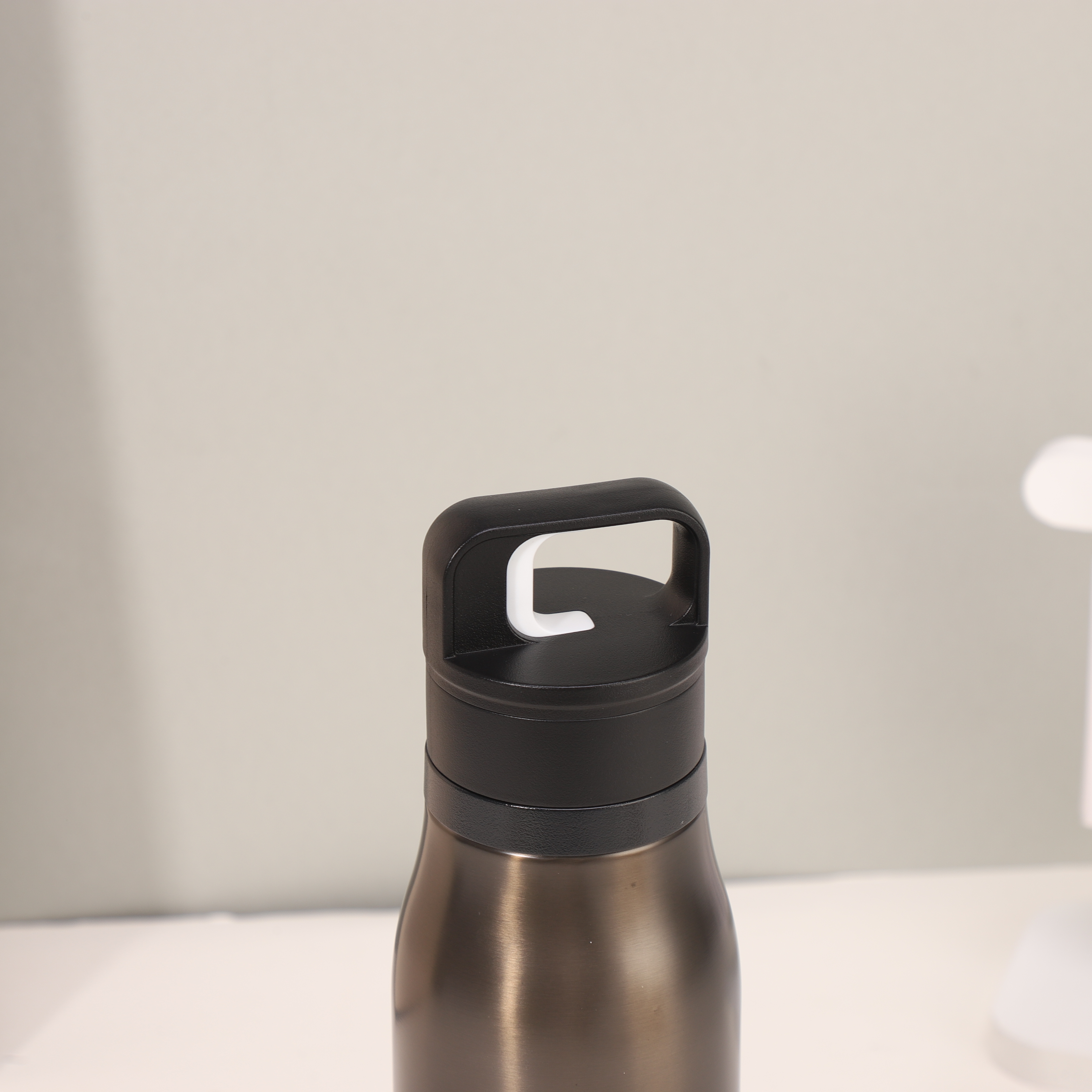 Wholesale Custom Logo 500ml 750ml Double Wall Insulated Thermal Sports Stainless Steel Water Bottle with Lid for Gym Sports