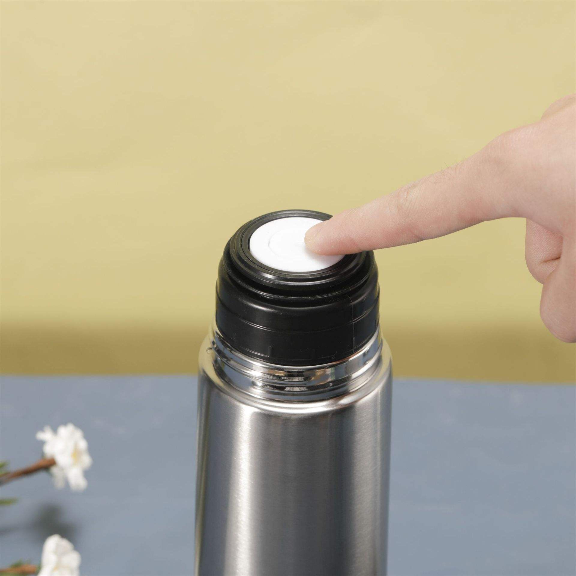 Factory Wholesale Quotation High Quality Tumbler Products Stainless Steel Water Bottle with Lid for Hiking Camping